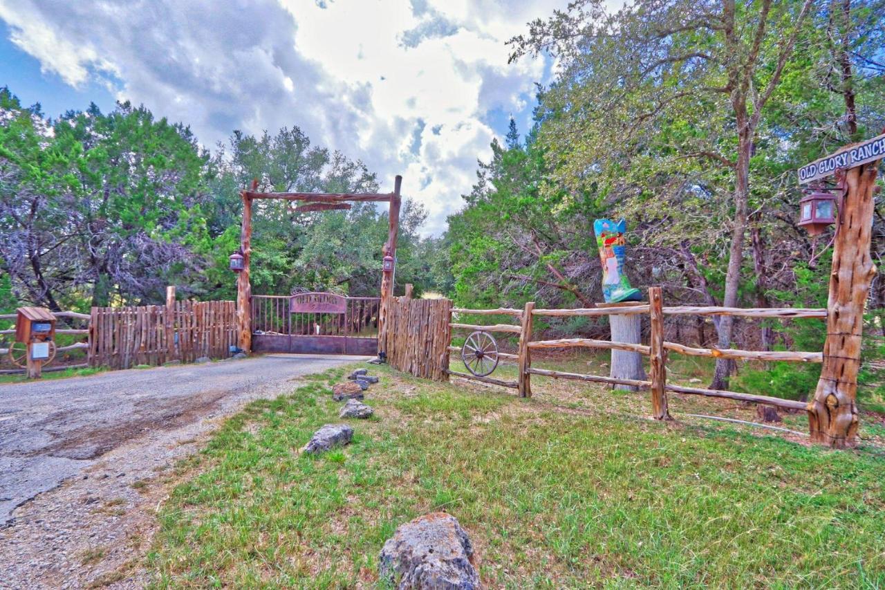 Log Cabin At Old Glory Ranch Wimberley Exteriér fotografie