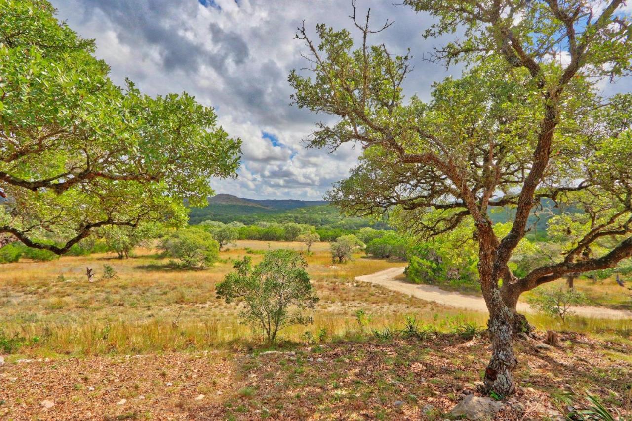 Log Cabin At Old Glory Ranch Wimberley Exteriér fotografie