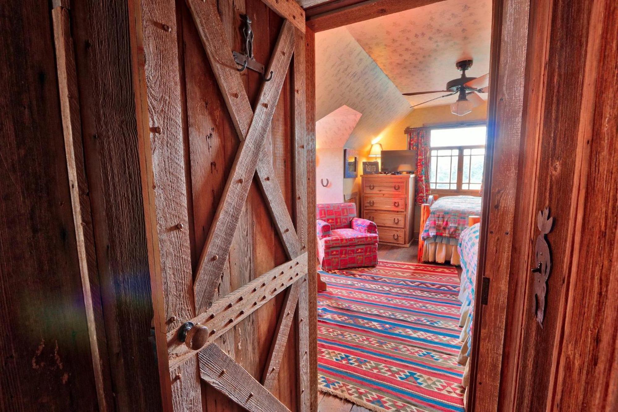 Log Cabin At Old Glory Ranch Wimberley Exteriér fotografie