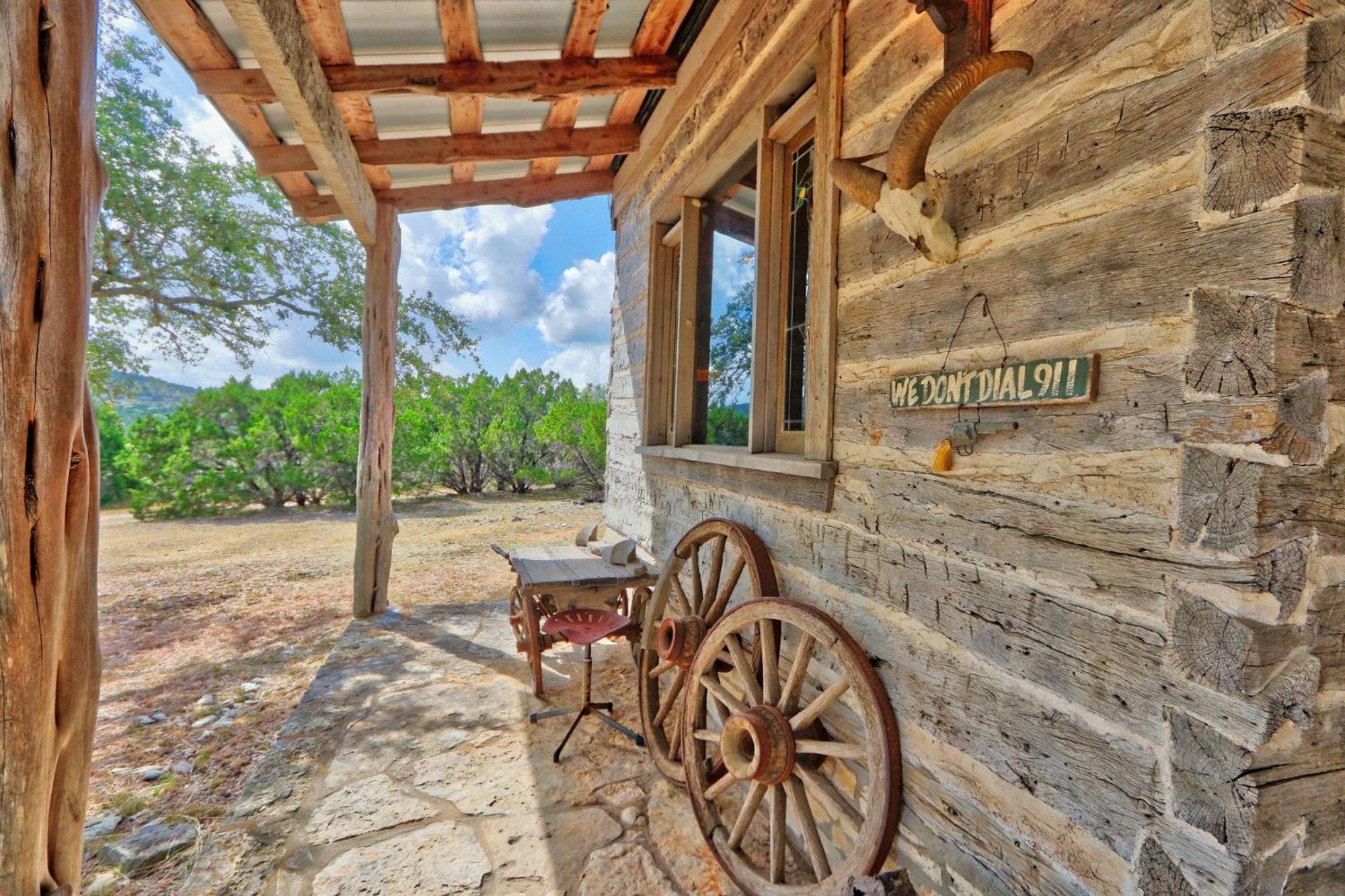 Log Cabin At Old Glory Ranch Wimberley Exteriér fotografie