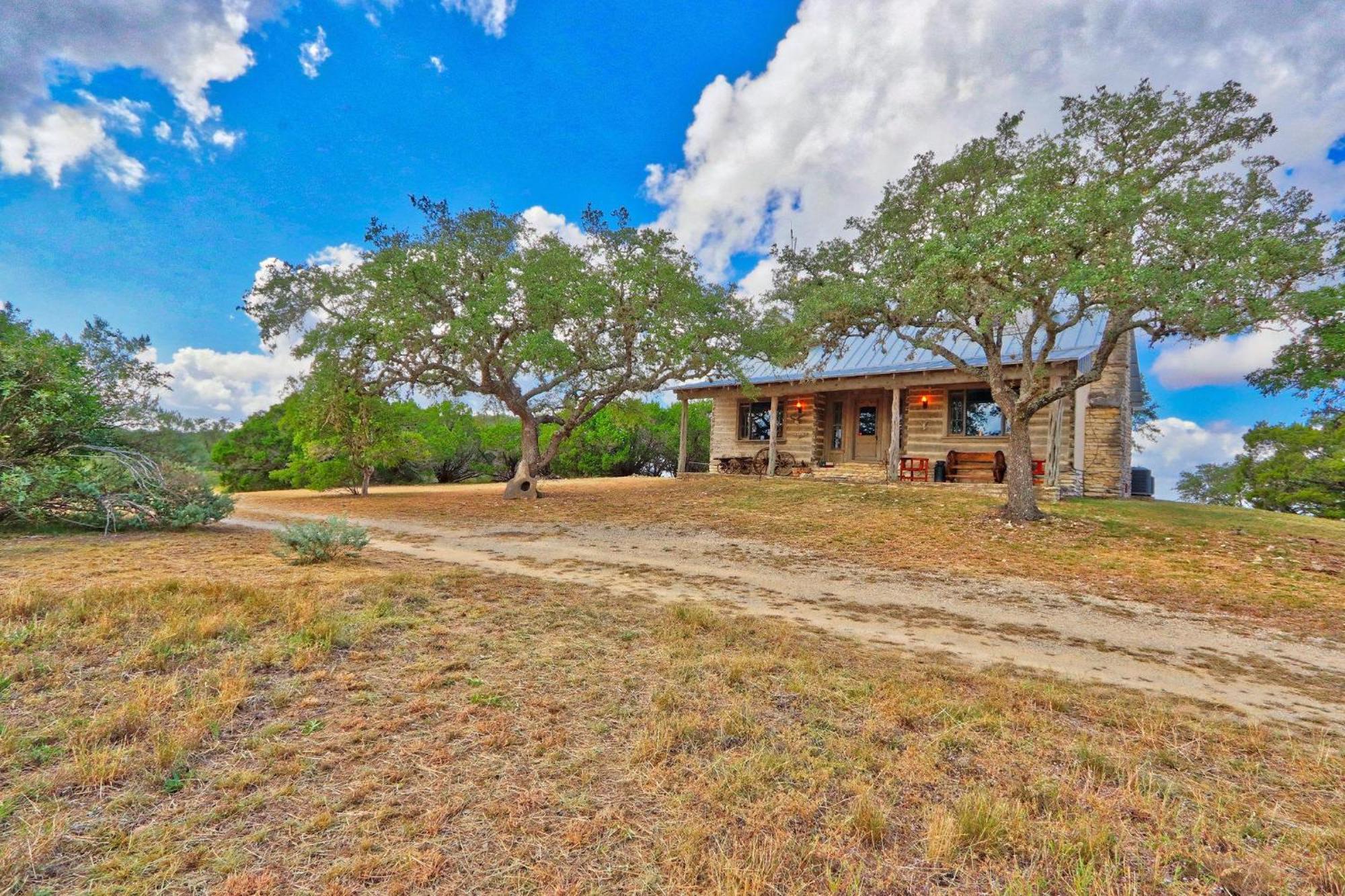 Log Cabin At Old Glory Ranch Wimberley Exteriér fotografie